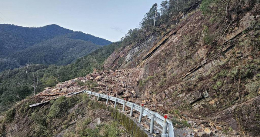 地震豪雨擊北橫明池路段瞬間吞路600方土石封山　坍方畫面曝光
