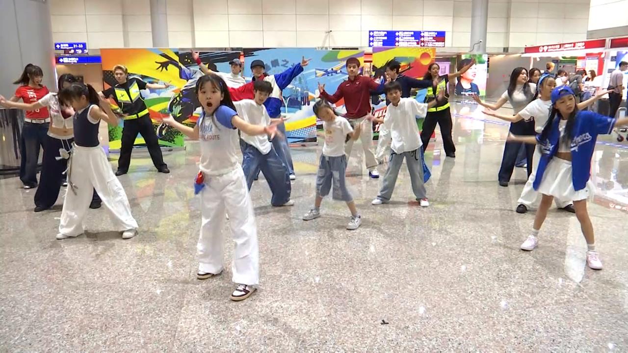 國慶快閃迎客！　桃機溫馨傳遞「歡迎回家、雙十快樂」祝福