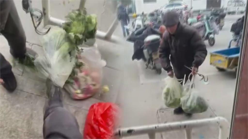 爆踩賣菜老人蔬菜！中國市場人員拍片炫耀　嗆網友反遭肉搜下場超慘
