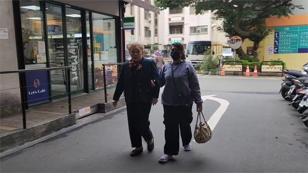 92歲柯爸爸4個月內三度命危　黃國昌、陳智菡回應了