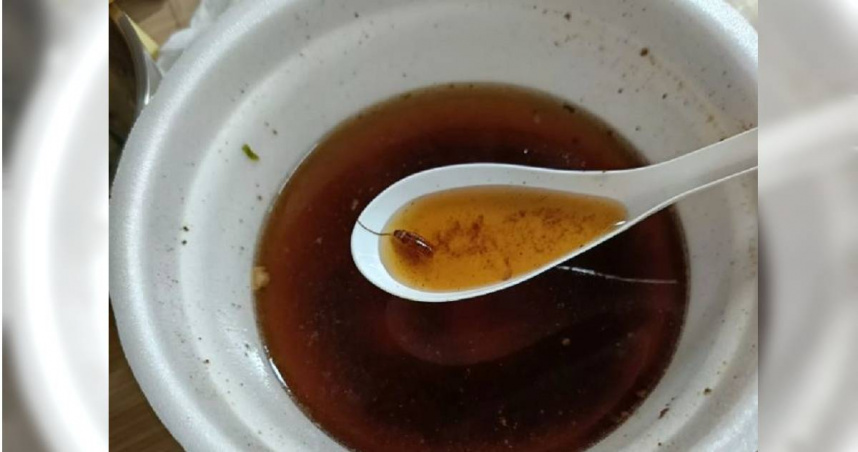 牛肉麵快吃完「撈出整隻蟑螂」！他氣喊：快吐了　衛生局稽查抓出6缺失