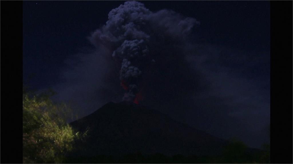 火山再噴發！峇里島機場緊急關閉16小時