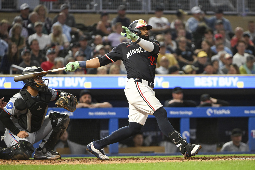 MLB／快退休的球員還能得獎！38歲的雙城一壘手山塔那　 生涯首度拿下金手套獎