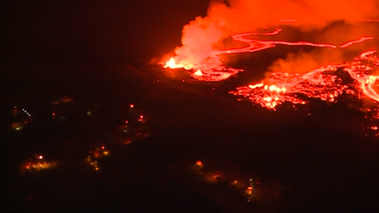 夏威夷火山持續噴發！火山灰直衝天際