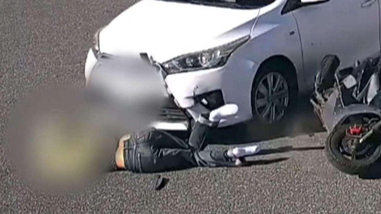 驚險！花蓮女大生騎車切入車道　遭車輾捲車底