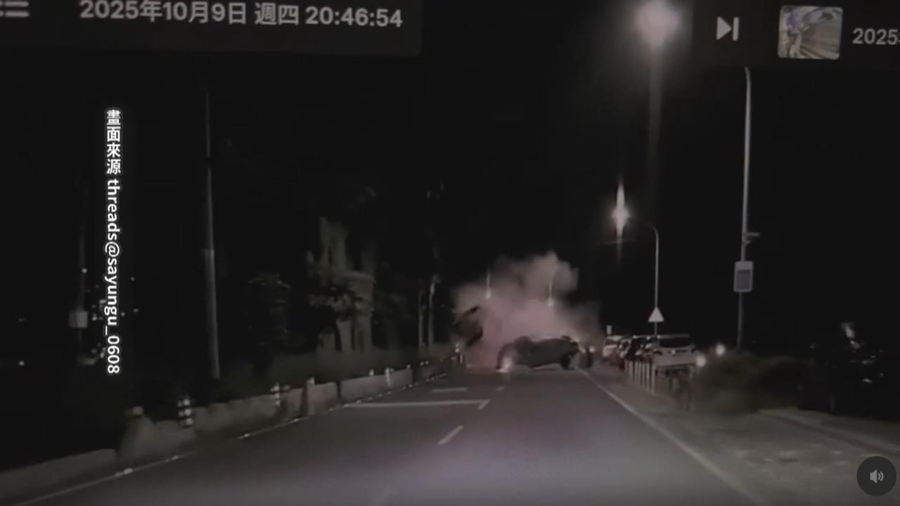 男撞石墩「車飛半空中旋轉」 酒測值達1.22還謊稱被人載
