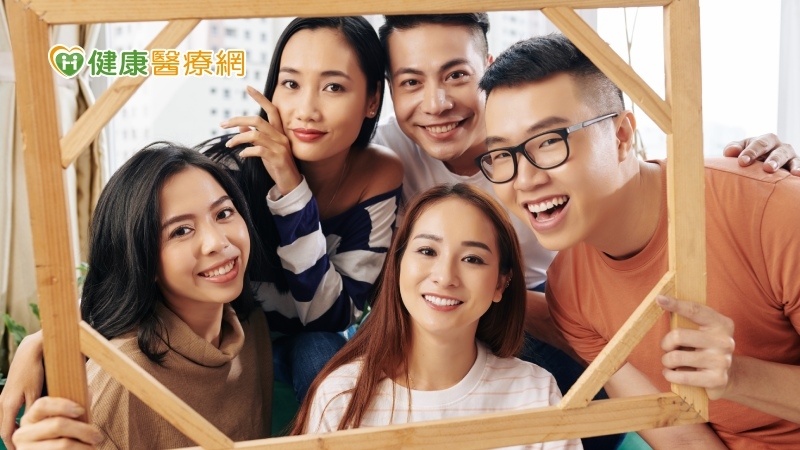 別怕尷尬癌發作！專家：和老朋友聯絡有助長壽