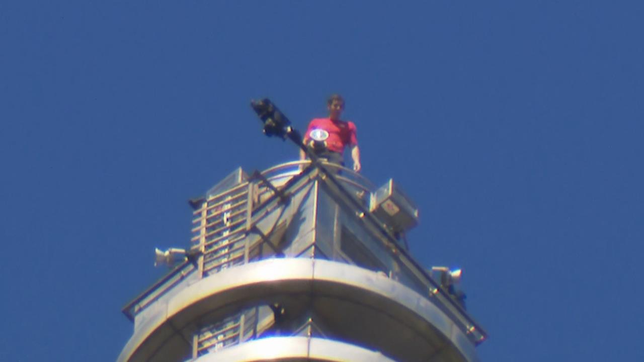 快新聞/霍諾德好厲害!徒手攀登101挑戰成功 美國在台協會發文祝賀