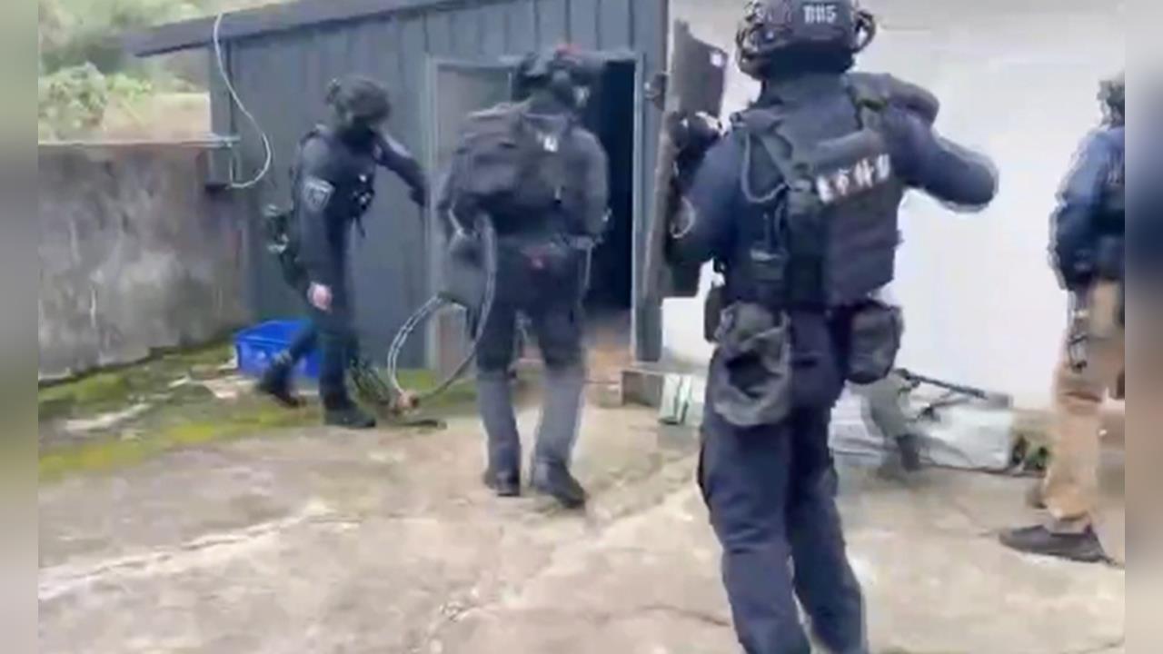 警破竹聯幫喪屍煙彈製毒廠　黑幫進口化學試劑　意圖製毒遭逮