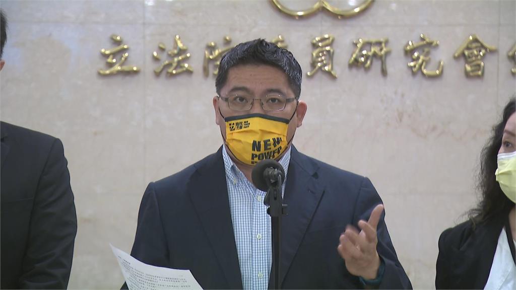 快新聞/女大生「穿得清涼」遭噁警盤查求認識 邱顯智怒斥:濫用公權力