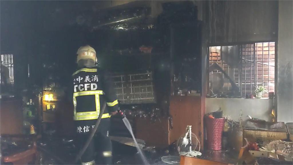 台中木工廠辦全面燃燒　2人受困3樓順利救出