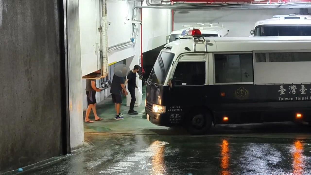運將開小黃衝撞北檢拒交保　法院凌晨裁定羈押
