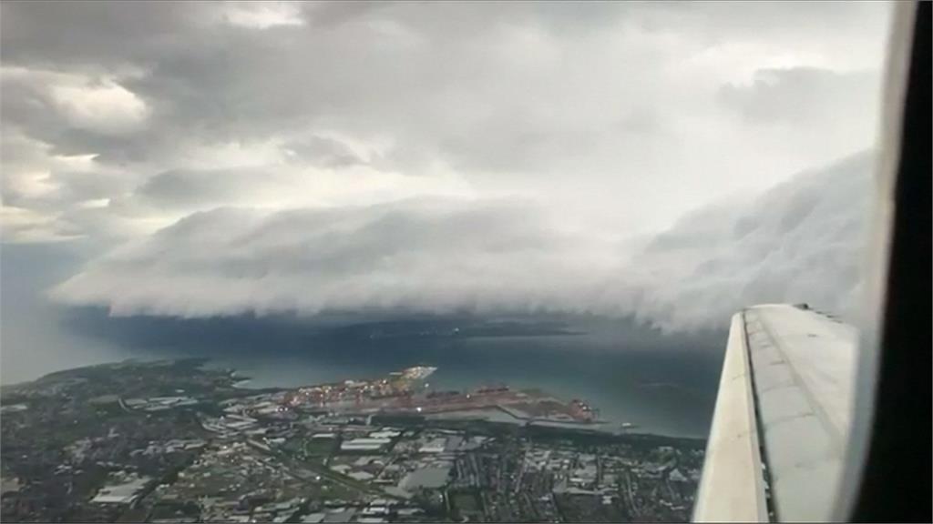 閃電、暴風雨接連來襲！雪梨出現烏雲壓頂驚人畫面