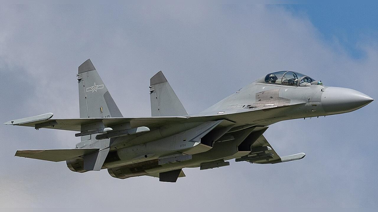 快新聞／共軍「正義使命-2025」軍演舉動異常危險！外媒揭3挑釁舉動：同黑幫亮槍