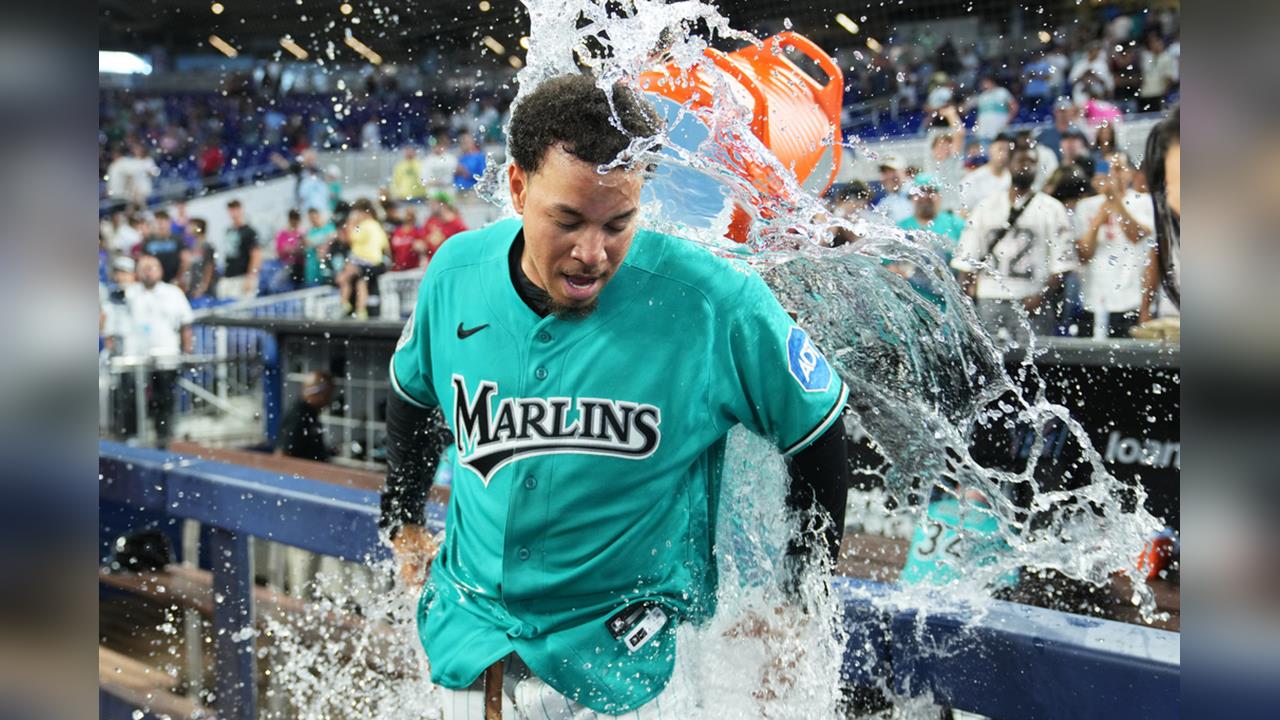 MLB(影)/「每天都感謝上帝我還在大聯盟」!總教練神調度赫南德茲從配角當英雄