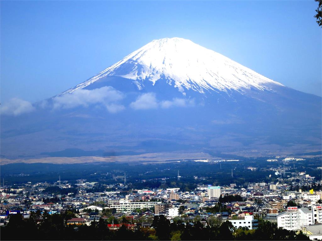 富士「彈丸登山」亂象多！靜岡縣明夏徵收3000元「入山管理費」