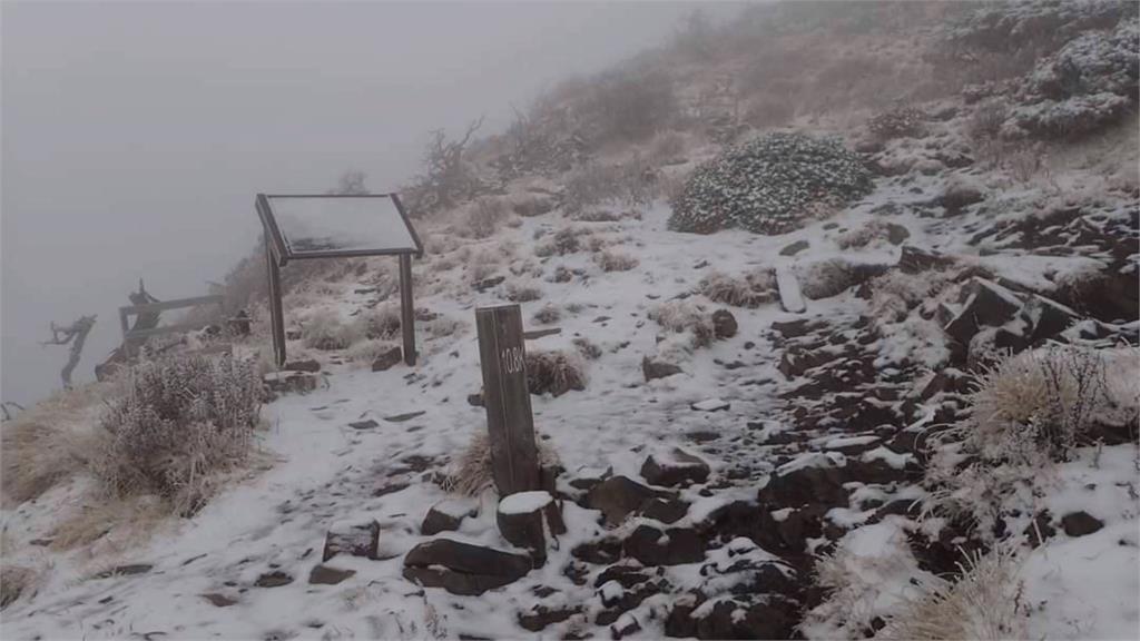 雪山下雪了！　積雪有5公分　這才是雪季的雪山...