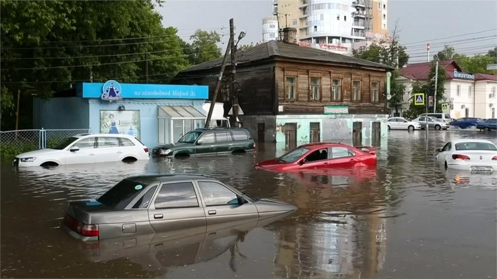 世足賽比賽場地之一 遇暴雨成汪洋