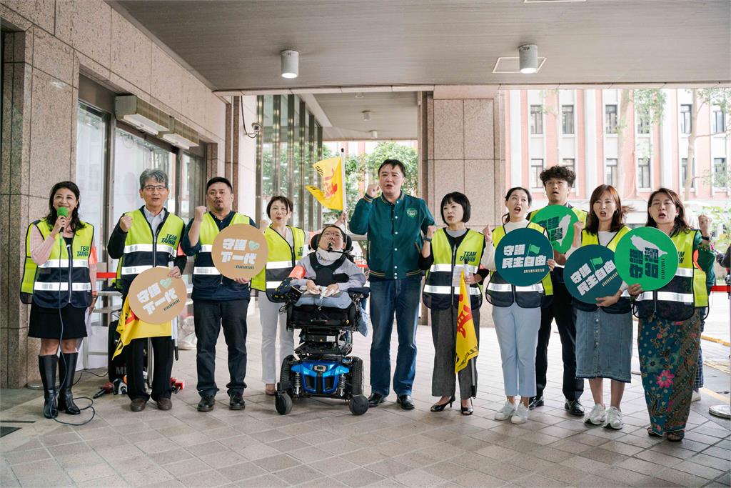 快新聞／民進黨完成不分區登記　林月琴致力交通安全、張雅琳改善育兒環境