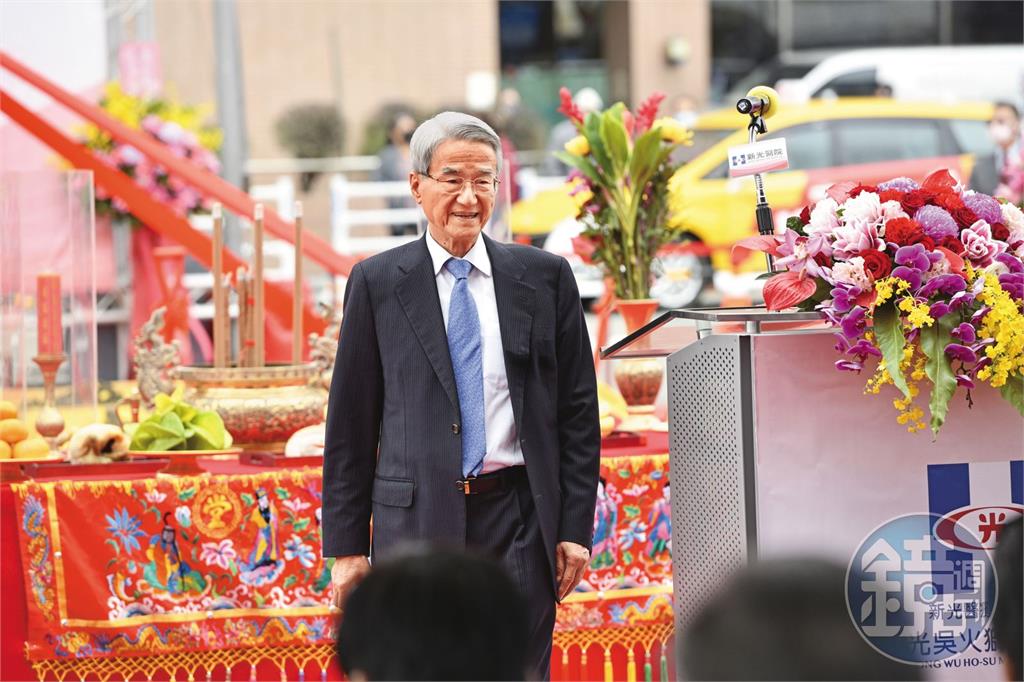 吳家兄弟搶百貨/吳東進態度大轉彎 支持么弟續任新光三越董座關鍵曝光