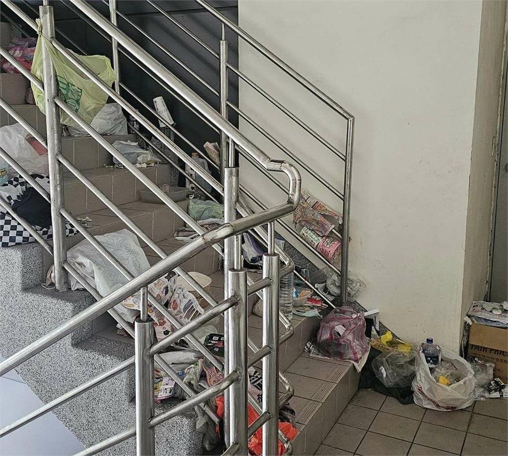 A9站樓梯間變街友之家？桃捷回應揭真相