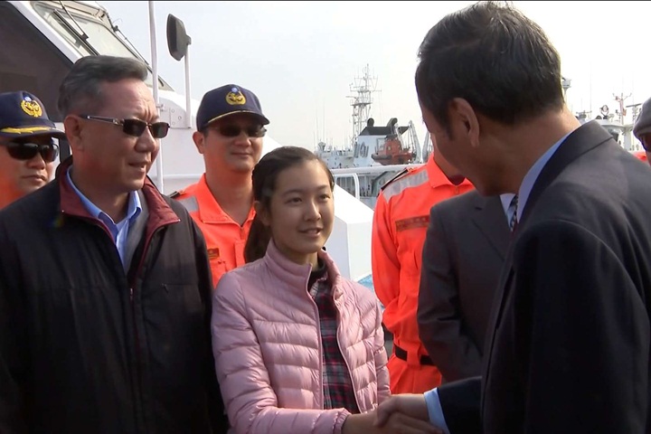 海巡艇除役 15歲少女送別「保母船」
