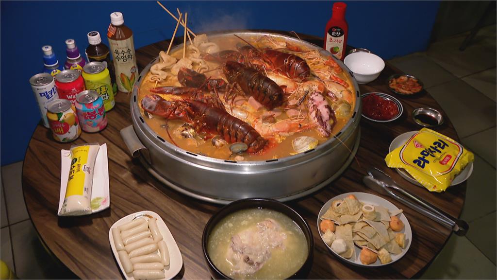 巨型韓式部隊鍋 滿滿龍蝦、泰國蝦份量驚人