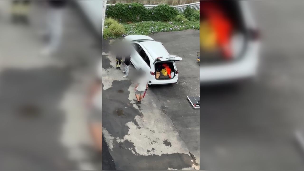 最差示範!疑兒管教不聽 父竟持樂樂球棒"出棒打人"