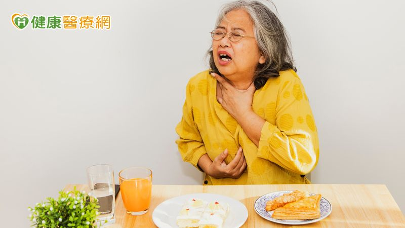  頸部突起、呼吸不順？60歲婦「甲狀腺結節」害難入眠