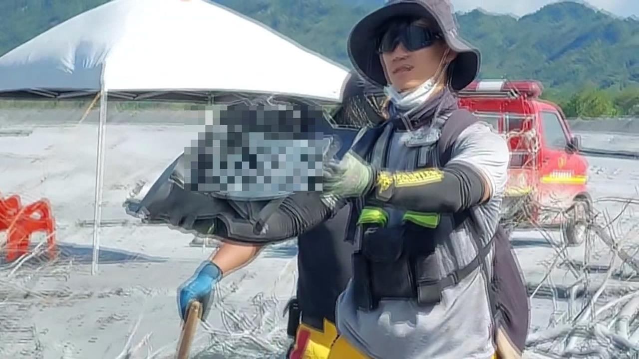 屏東特搜隊週日尋獲失聯者車輛　家屬見車牌痛哭：希望找到祂們