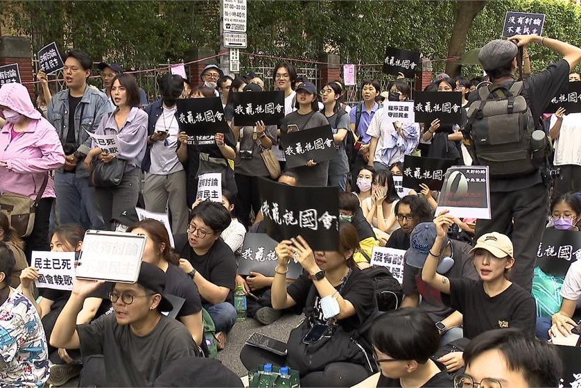 快新聞／傅崐萁稱民進黨動員群眾「包吃包喝」包圍國會　吳崢反擊：嚴重污衊！