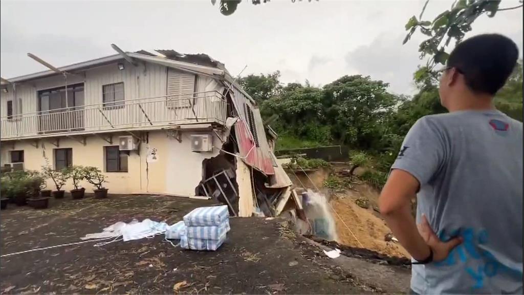 台南柳營民宅9秒內倒塌墜谷　南化關山里一度淪孤島