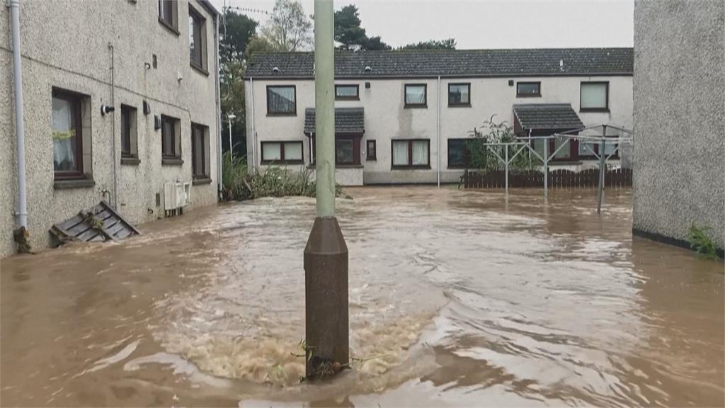 蘇格蘭東北部暴風襲擊　車輛受困水中「有駕駛溺斃」