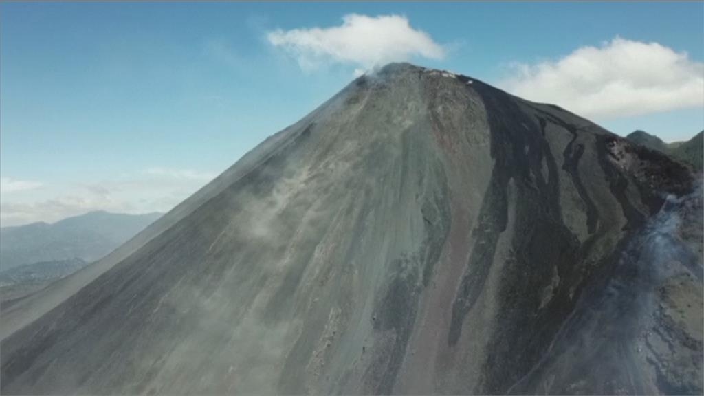 瓜地馬拉帕卡亞火山噴發火山灰！拉奧羅拉國際機場暫時關閉