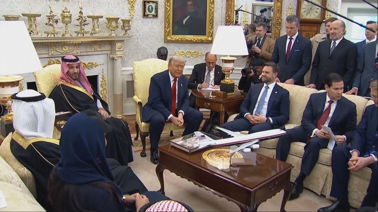 川普再度跟媒體槓上　當眾飆罵記者「小豬、假新聞」