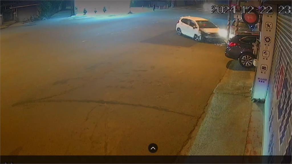 苗栗3車深夜狂飆撞成一團爆口角　忘車內藏毒被逮
