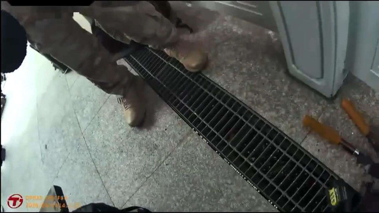 恐怖！男持「園藝大剪刀」闖淡江大學閒晃　警到場逮人一查竟是通緝犯