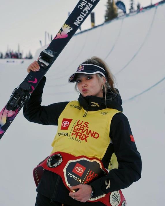 中美混血滑雪天才谷愛凌　自由式滑雪女子U形場地世界盃連兩週奪金