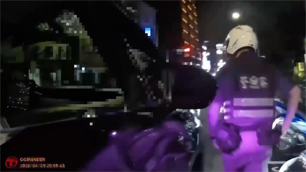 車位糾紛! 駕駛拒檢企圖駛離 警拔槍戒備