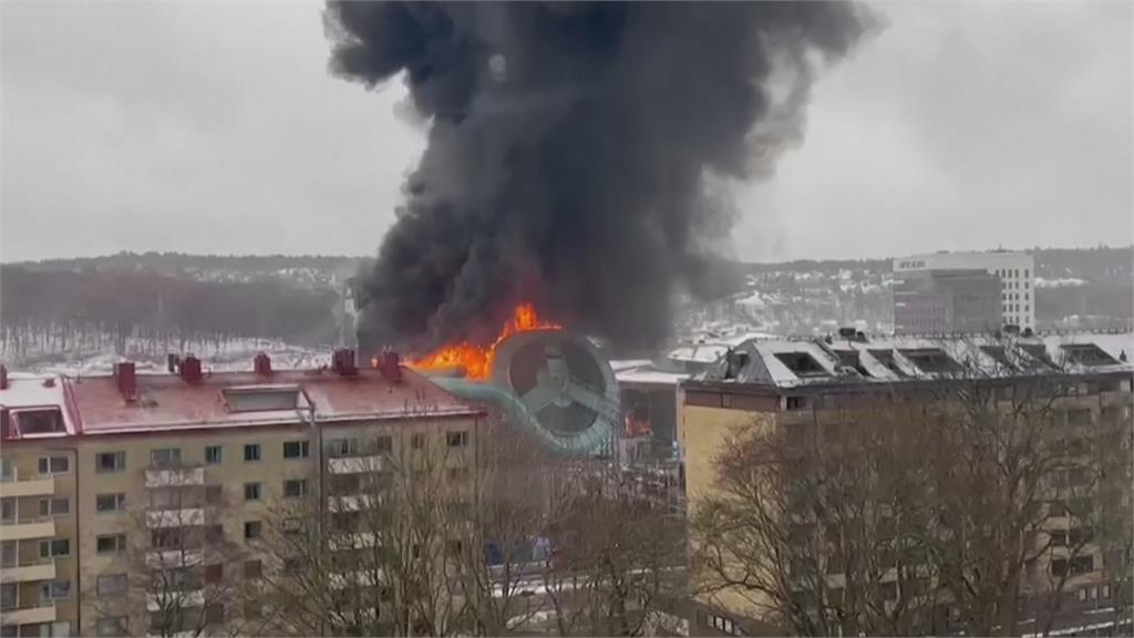 瑞典遊樂場大火警消急灌救　幸無傷亡