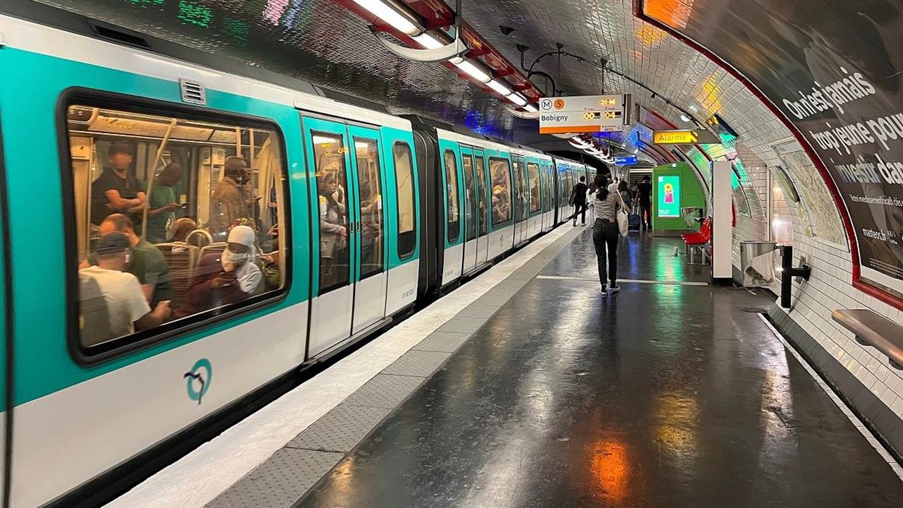 快新聞／巴黎也傳隨機砍人！1馬里男地鐵行兇　3女性受傷送醫