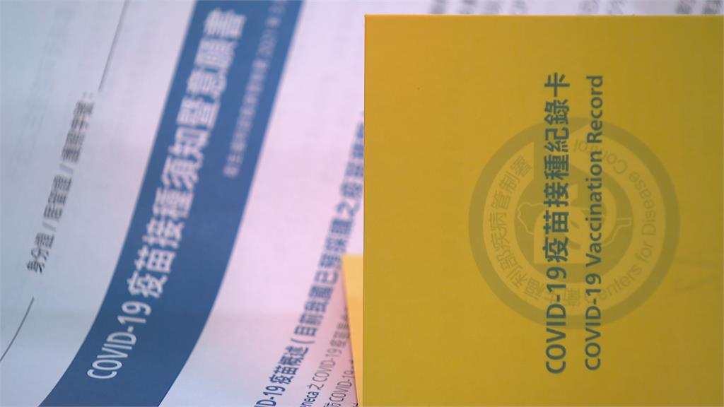 快新聞/台大醫院11:58在搶電腦做「這件事」 醫師曝:政府好像要調整方式「加速打疫苗」