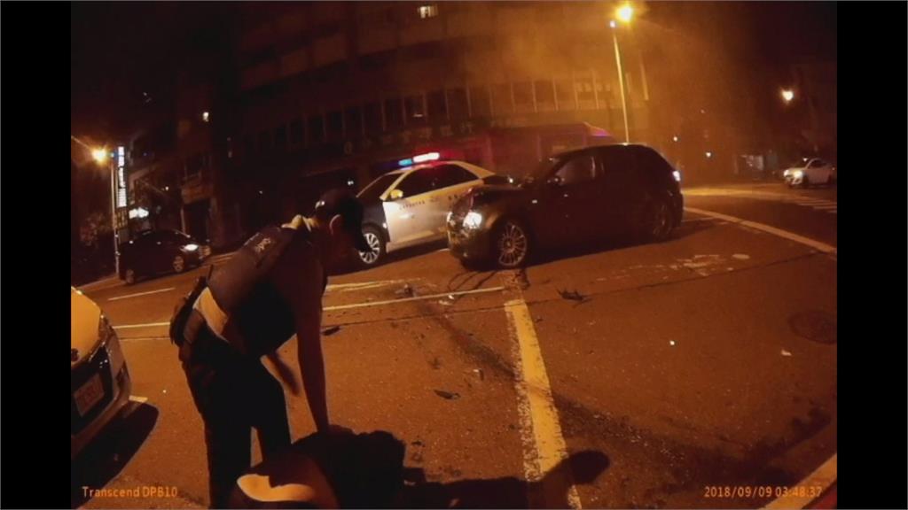 酒後移車驚見警 心虛落跑慘撞計程車