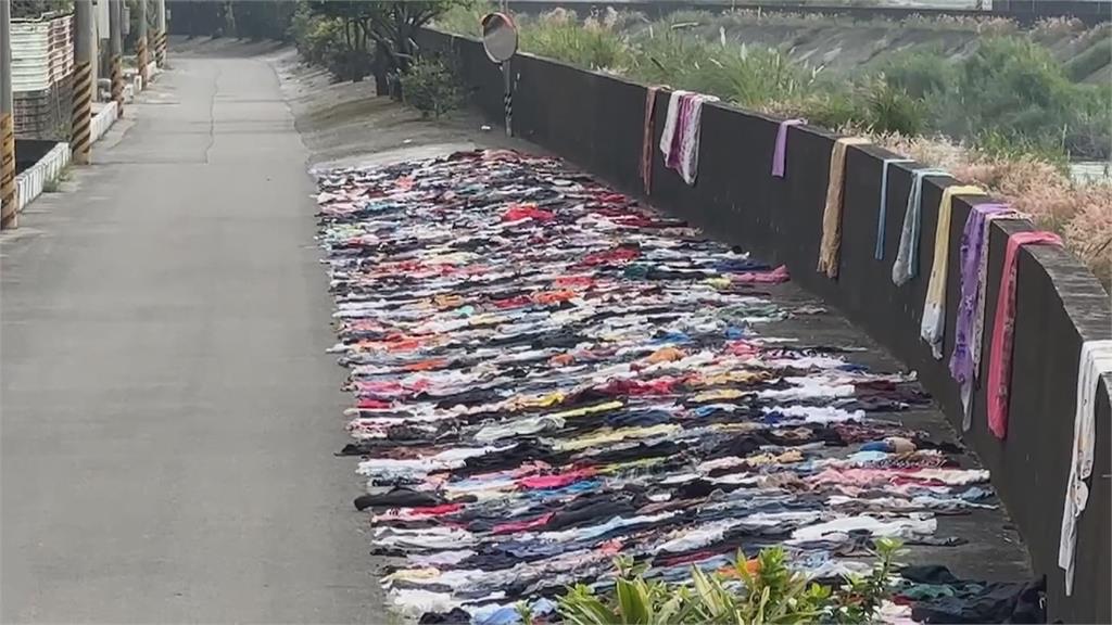 屏東驚見「堤防曬衣場」　整片二手衣物畫面驚人