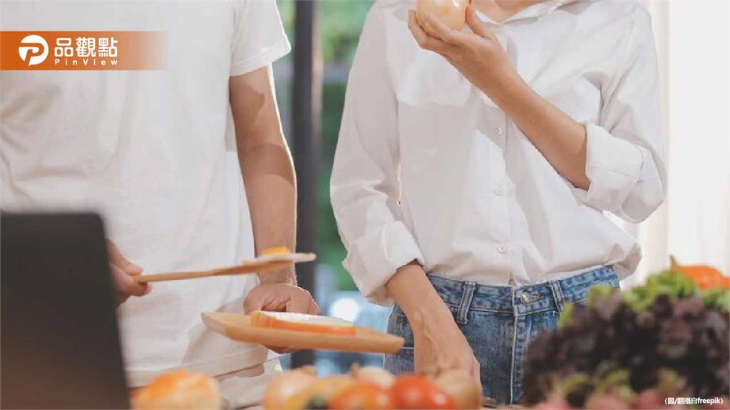 陽明山初衣食午餐廳爆不倫戀！主廚偷吃女經理遭正宮抓姦在床