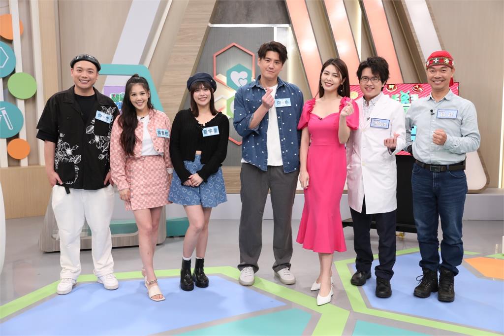 阿布飛機上睡昏頭「腳夾空姐」！自覺尷尬超失禮