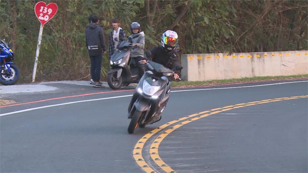 彰化139縣道路樹難生存！百萬轎車失控自撞「鐵包樹」