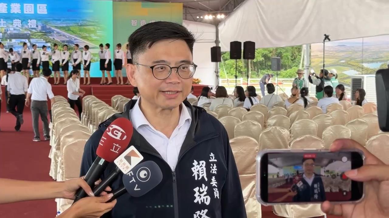 快新聞／沈伯洋花襯衫爆紅！網友瘋搶同款「竟缺貨」　賴瑞隆揭背後原因