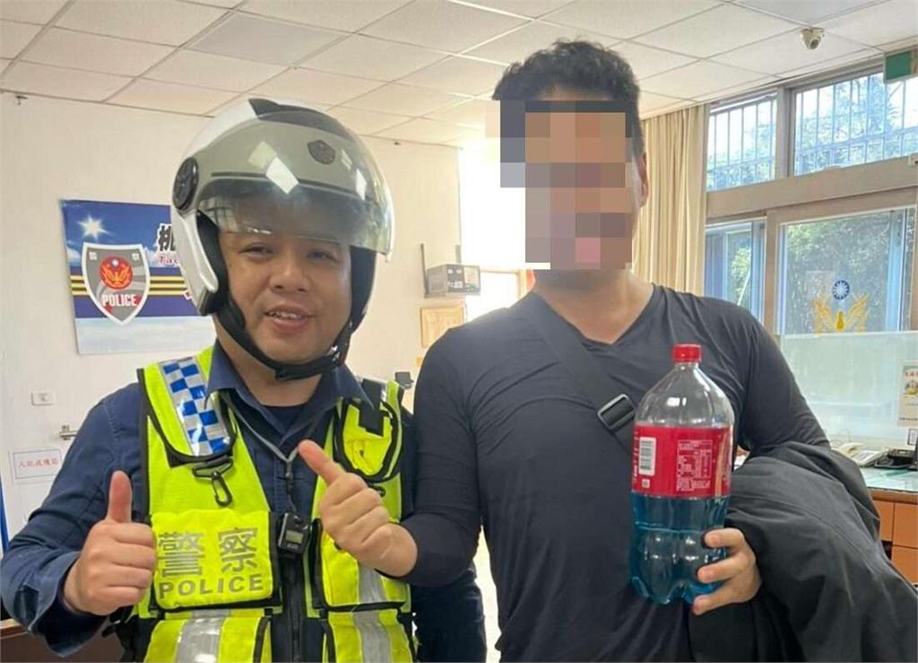 男子祭祖返程機車沒油　大溪警奔波為他「加油」