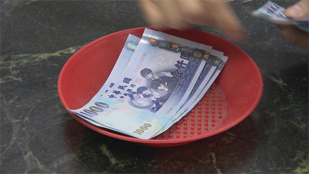 政院拍板特別條例　只要立院通過　萬元現金一個月內發放